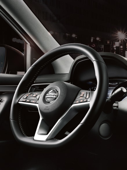 2023 Nissan Qashqai showing D-shaped steering wheel