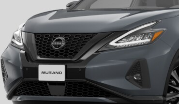 The black V-motion grille on the 2023 Nissan Murano Midnight Edition