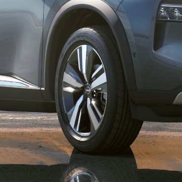 Nissan Rogue 19-inch wheels