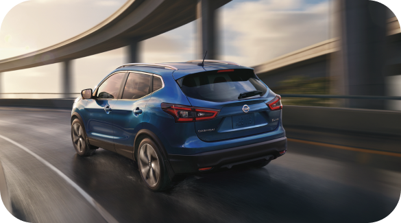 Nissan Qashqai driving on the highway with intelligent all wheel drive