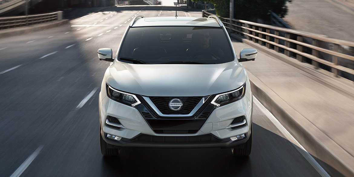 2023 Nissan Qashqai in Pearl White seen from the front on a city highway