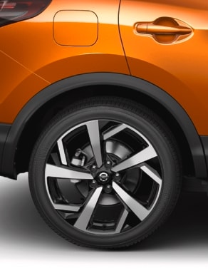 2023 Nissan Qashqai in Monarch Orange showing 19 inch aluminum-alloy wheel