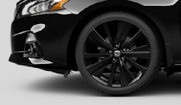 2022 Nissan Altima 19 inch aluminum alloy wheels