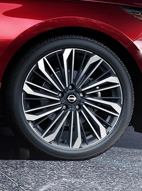 2023 Nissan Altima 19-inch machine-finished aluminum-alloy wheel.