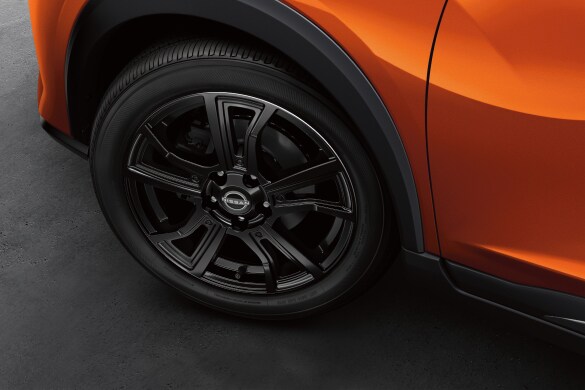 2023 Nissan Kicks 17-inch aluminium-alloy wheels