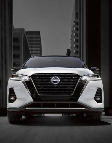 2024 Nissan Kicks in white front view of v motion grille