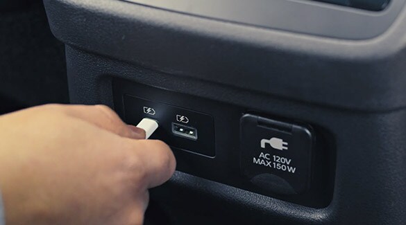 2023 Nissan Pathfinder USB Port and 120-v Outlet