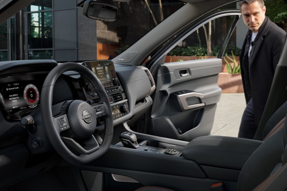 2023 Nissan Pathfinder Chestnut Semi-Aniline Leather Interior