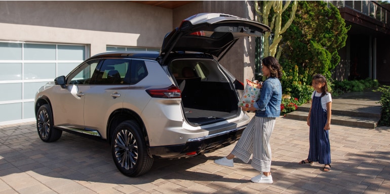 2024 Nissan Rogue motion activated liftgate
