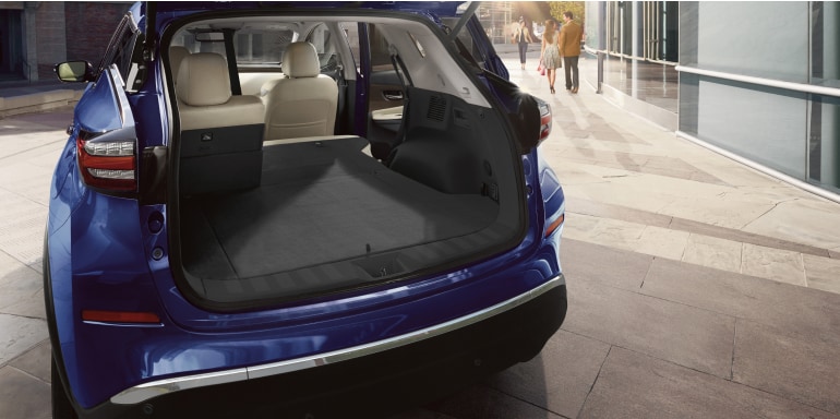 L’espace de chargement d’un Nissan Murano 2024 bleu 