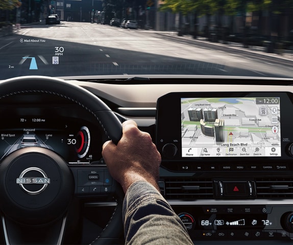 Nissan Pathfinder cutting-edge digital display